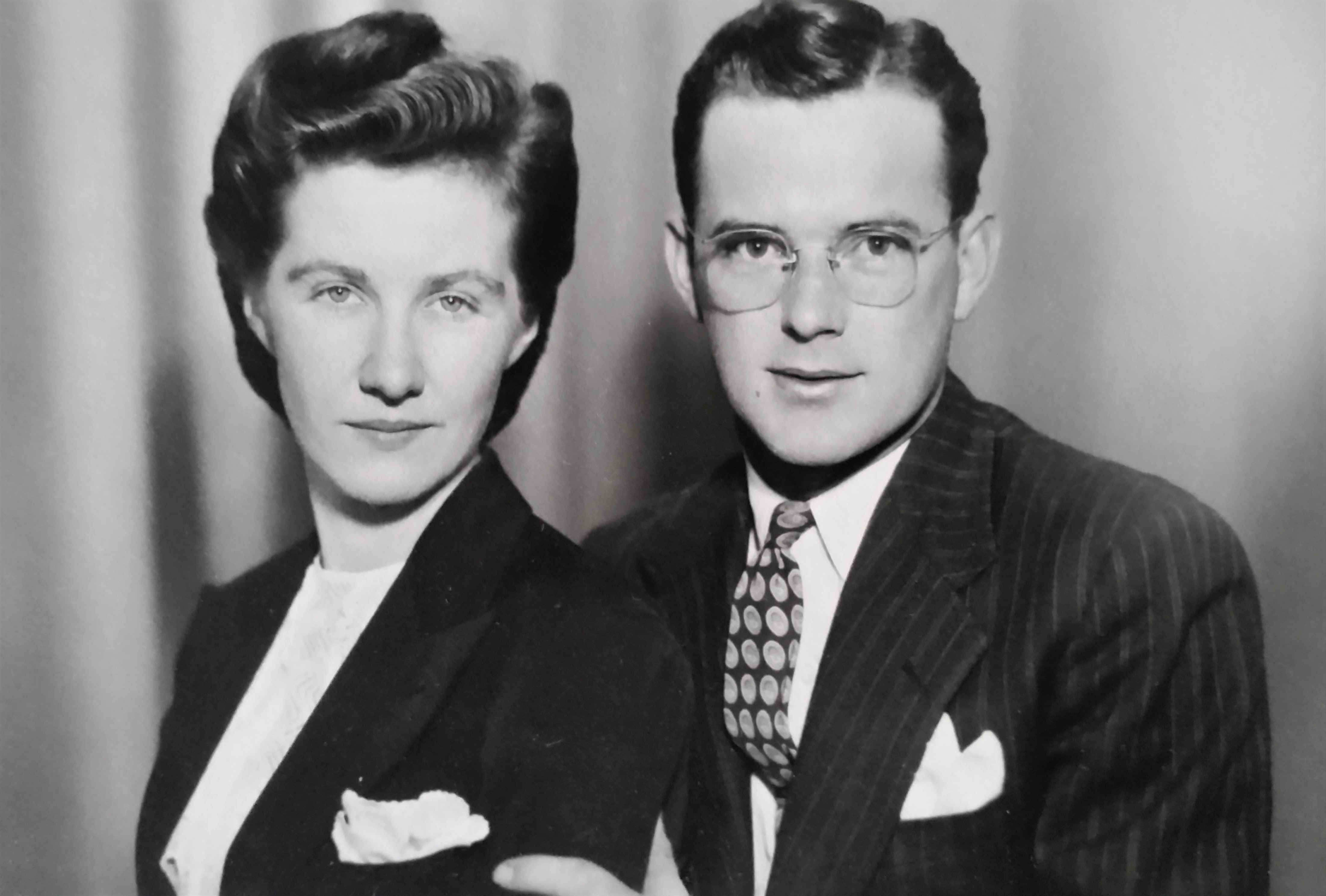 pictures/CECILIA & WILLIAM HUTCHISON/Couples/1.2.2 GAIUS & GLADYS HUTCHISON.jpg